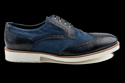 Lässige Derby-Schuhe aus Wildleder in Marineblau im Sneaker-ähnlichen Wingtip-Stil für Herren