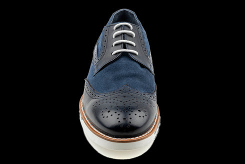 Lässige Derby-Schuhe aus Wildleder in Marineblau im Sneaker-ähnlichen Wingtip-Stil für Herren