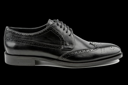 Schwarze Wingtip-Derby-Schuhe für Herren aus Vollnarbenleder