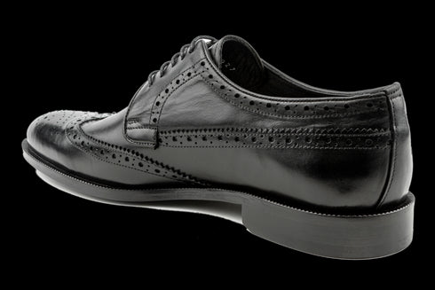 Schwarze Wingtip-Derby-Schuhe für Herren aus Vollnarbenleder
