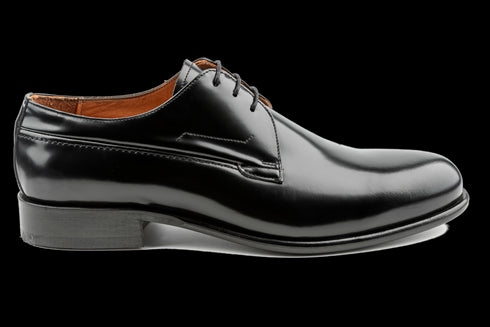 Schwarze Derby-Schuhe aus Lackleder, Ledersohle und -futter, formelle Schnürung