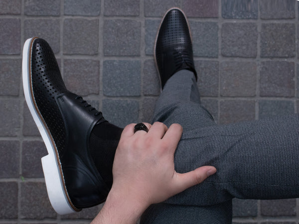 Todo sobre las zapatillas de vestir para hombre: orígenes, variaciones, ocasiones, pros y contras